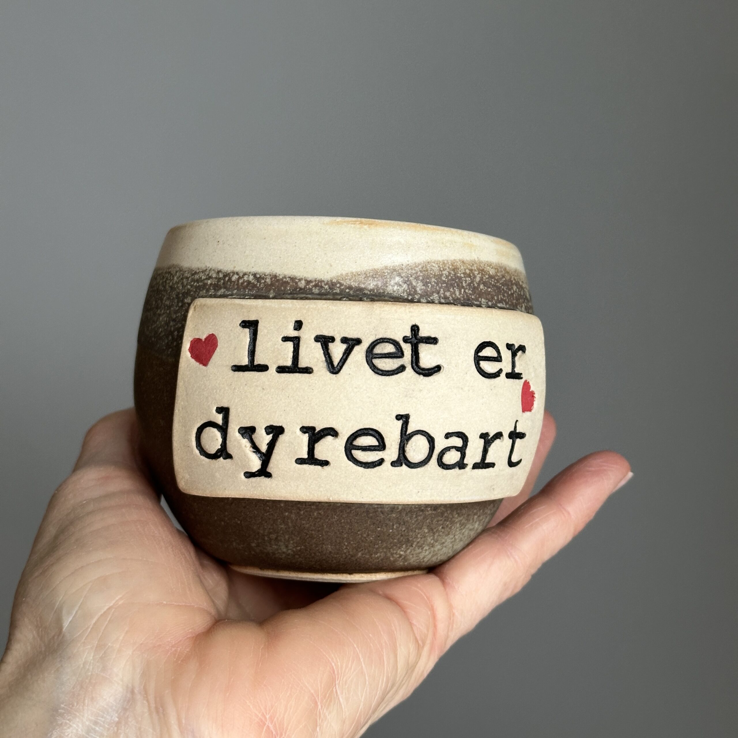 Livet er dyrebart - krus lavet af Keramik by Sanna
